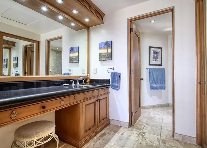 Apartment Oceanfront Penthouse, 2 Masters, 2 Baths, Kitchen! *