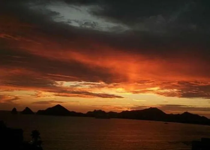 Oceanfront Penthouse, 2 Masters, 2 Baths, Kitchen! Cabo San Lucas