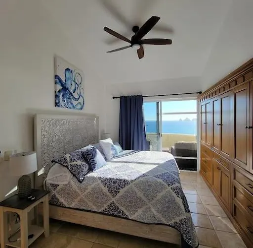 Apartment Oceanfront Penthouse, 2 Masters, 2 Baths, Kitchen!