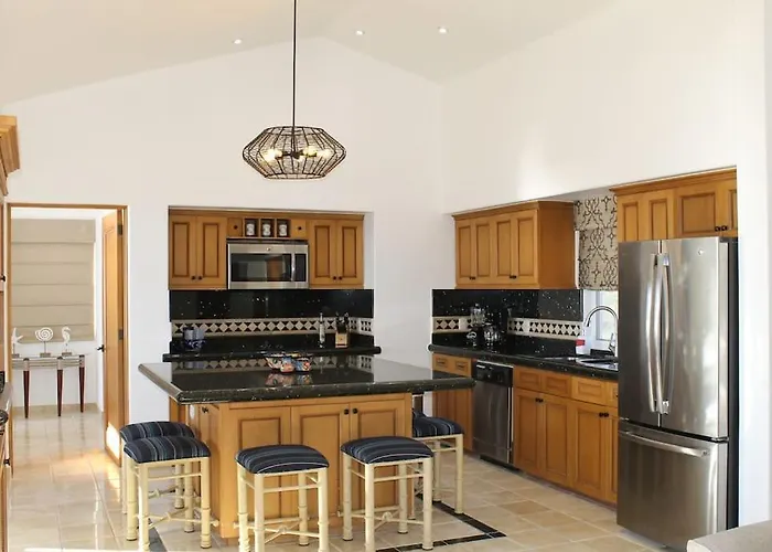Oceanfront Penthouse, 2 Masters, 2 Baths, Kitchen! Cabo San Lucas