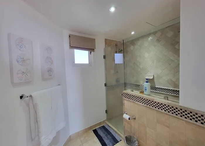 Oceanfront Penthouse, 2 Masters, 2 Baths, Kitchen! Apartment